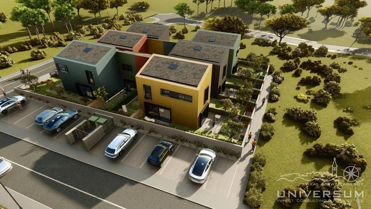 Elegant gestaltete Häuser in der Nähe gepflegter Strände und von Poreč.