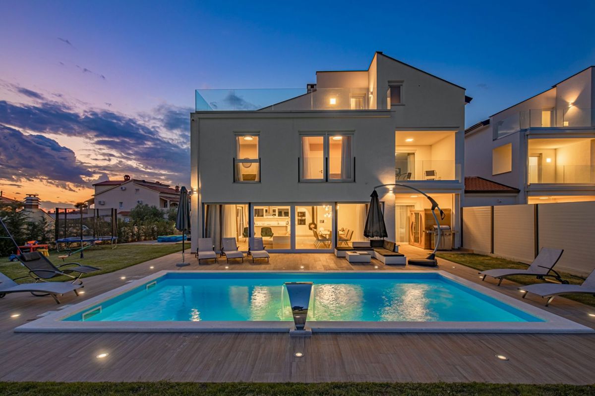 Luxury villa with pool, near Porec