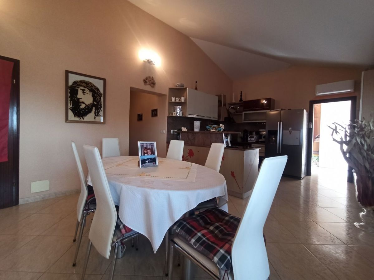 Novigrad, predivan stan sa pogledom na more 