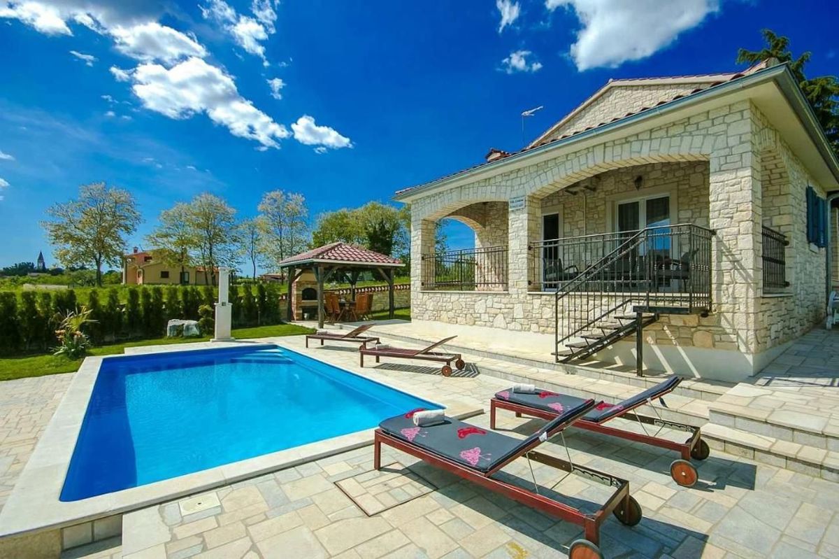 Stone villa with swimming pool, near Poreč