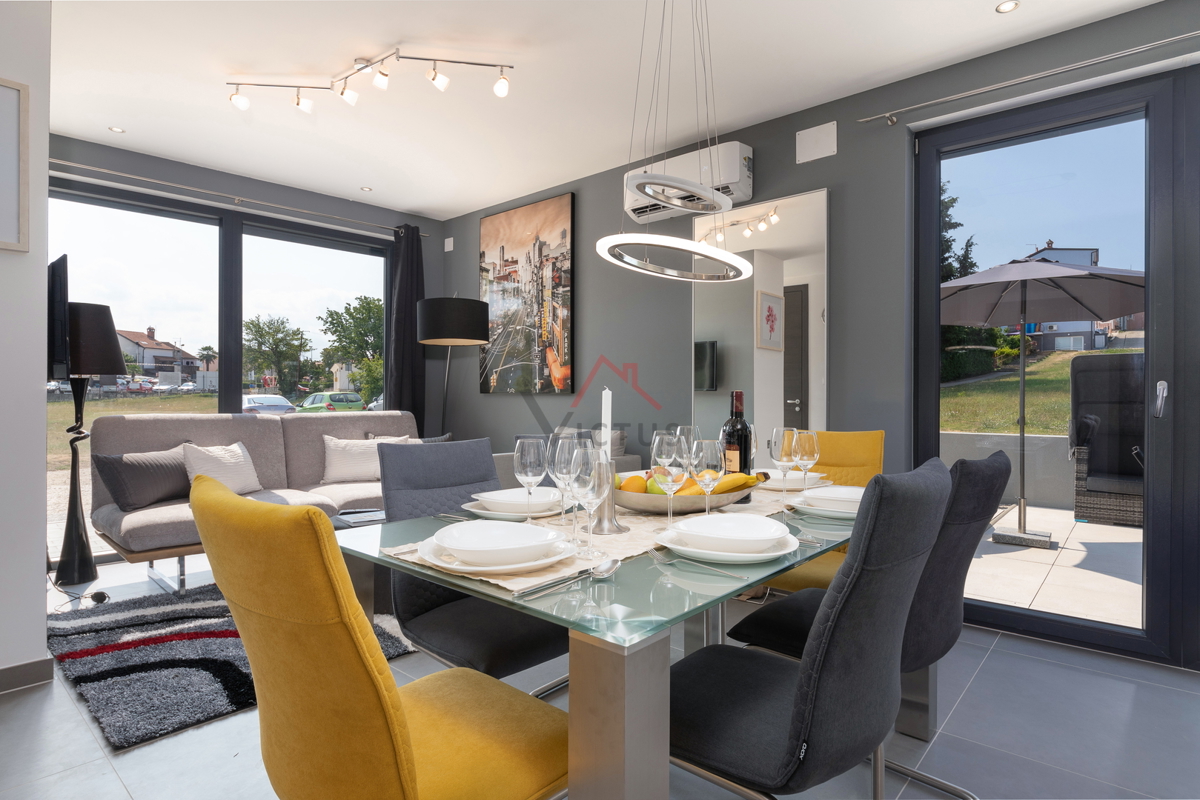 POREČ, SURROUNDINGS - modern new building near the sea